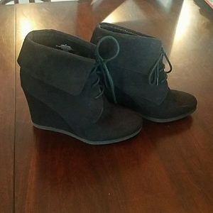 Cute black laces booties